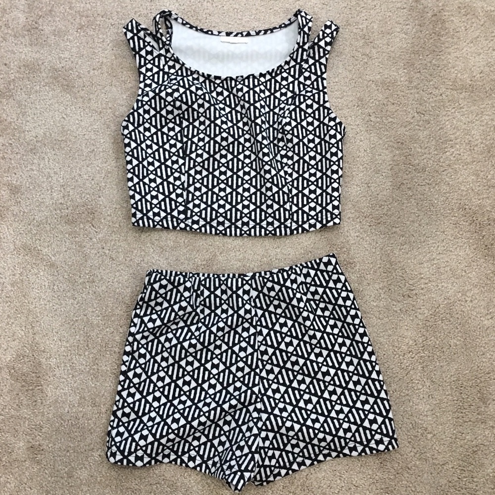 🎉Sale🎉Two piece shorts,crop top set ✨ Worn Once✨